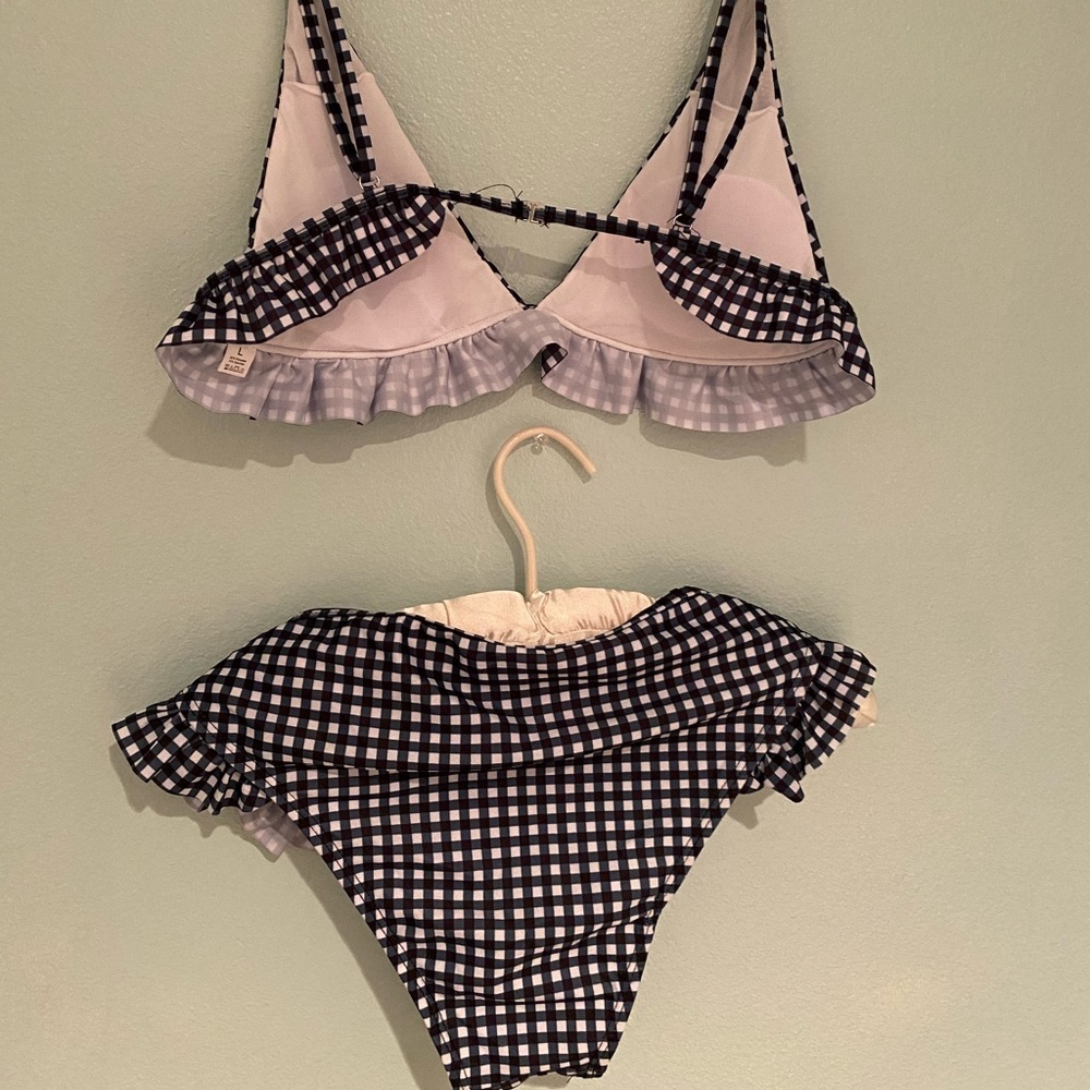Bikini - Picture 2 of 2